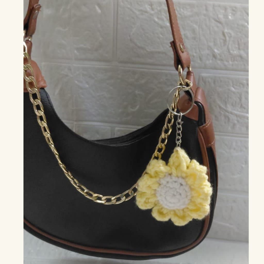 Daisy keychain yellow